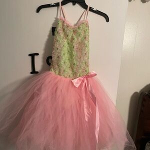Dance costume like new, no damages